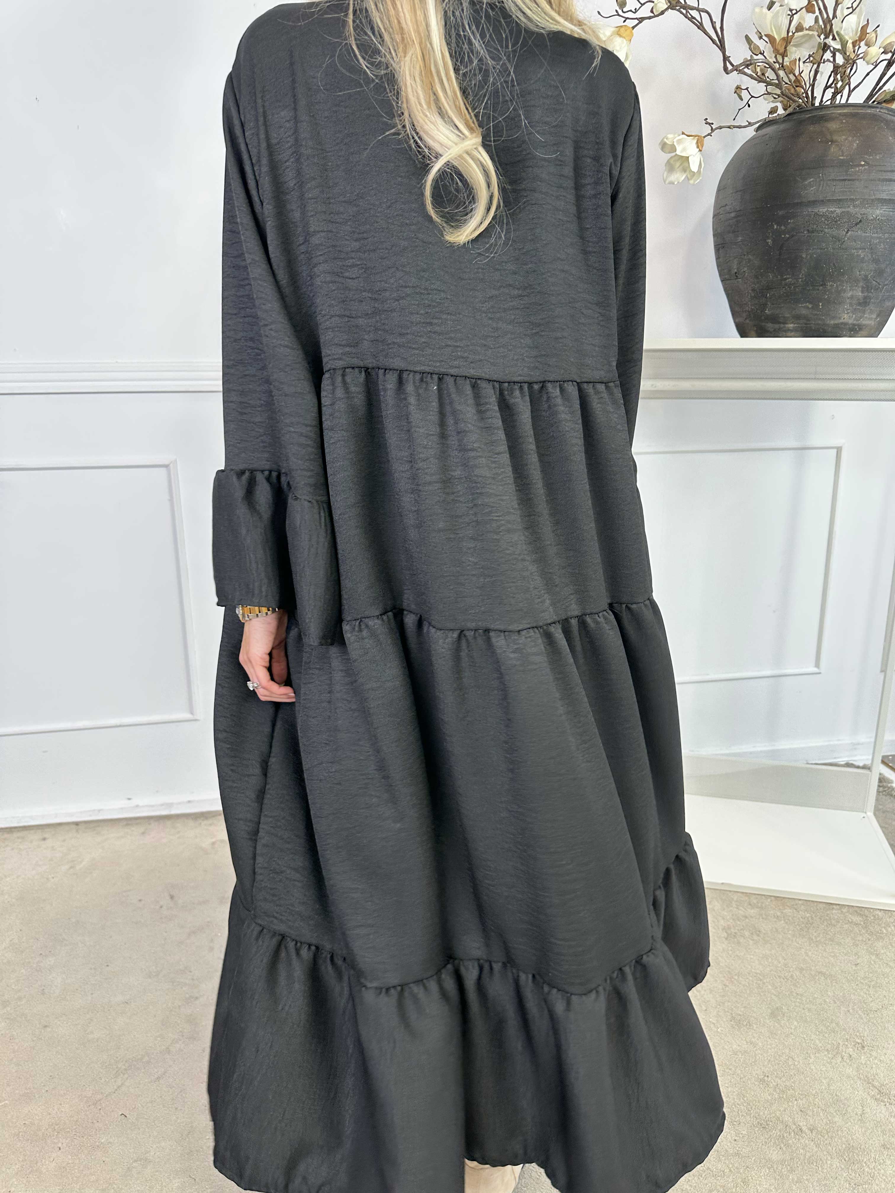 Arjana - Sød kjole med lag på lag look og knapper